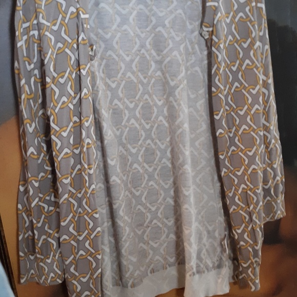 Banana Republic Button-Down Cardigan. - Picture 7 of 11